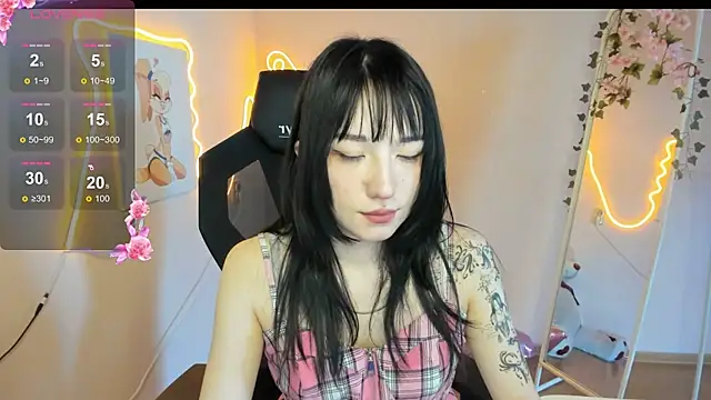 AliceeinWonderlanddd online show from 04/10/26, 02:50