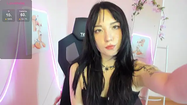 Snapshot of AliceeinWonderlanddd chatting on 07/06/26, 04:31 AliceeinWonderlanddd online show from 07/06/26, 04:31