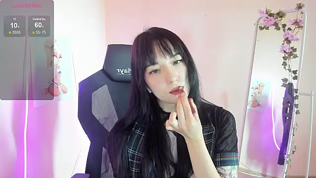 Snapshot of AliceeinWonderlanddd chatting on 07/12/26, 02:24 AliceeinWonderlanddd online show from 07/12/26, 02:24