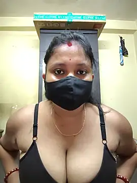 Snapshot of Curvy_Trisha chatting on 05/23/26, 03:05 Curvy Trisha online show from 05/23/26, 03:05