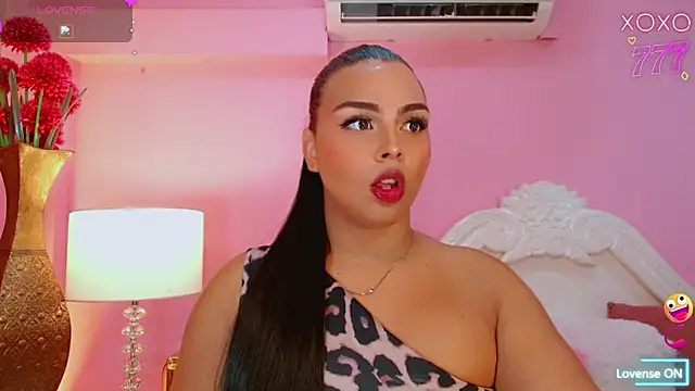 Maia Hotts online show from 04/01/26, 09:01