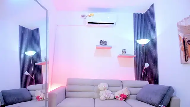 TAHIELA  online show from 03/05/26, 03:02