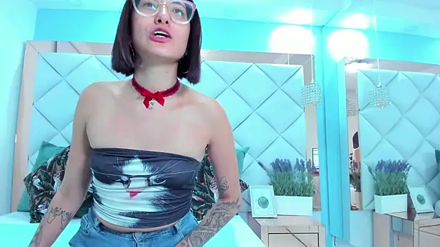 crystalstonee online show from 03/16/26, 10:25