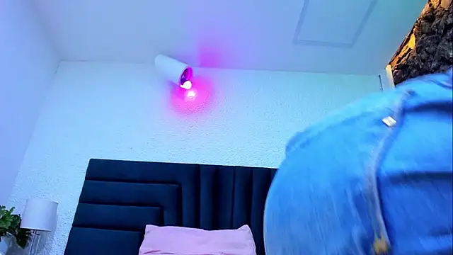 Dahliablack online show from 03/25/26, 04:24