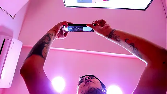 Dahliablack online show from 04/02/26, 12:36