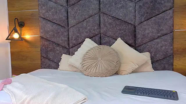 AnnieRouse   online show from 03/01/26, 11:45