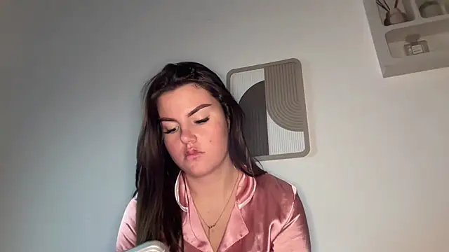 kiaraaaa75 online show from 02/12/26, 04:35