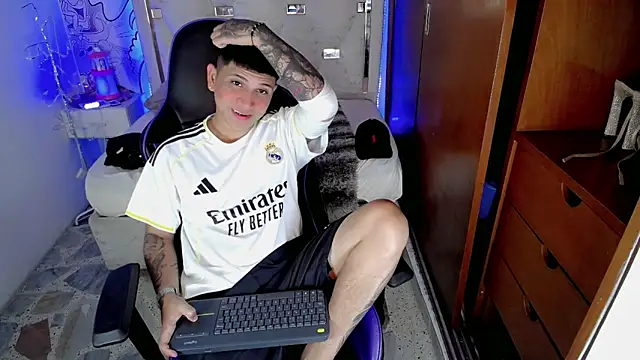 Black diamondd  online show from 04/15/26, 04:47