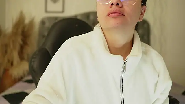 katt eyes  online show from 02/03/26, 01:05