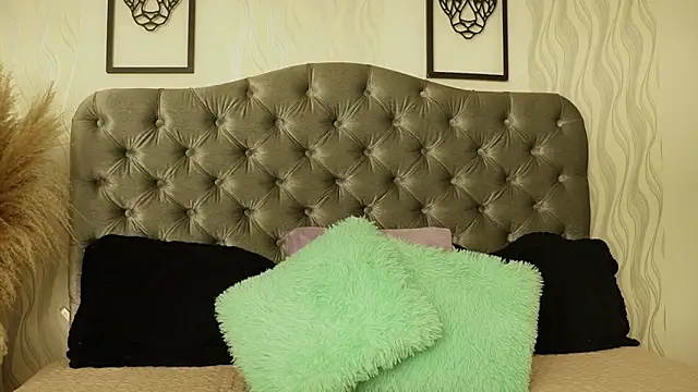 katt eyes  online show from 04/08/26, 01:33