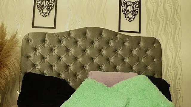 katt eyes  online show from 04/22/26, 01:12