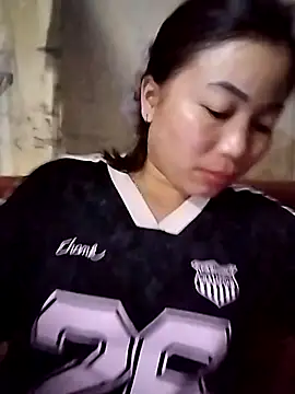 Ella-aa online show from 04/23/26, 01:13