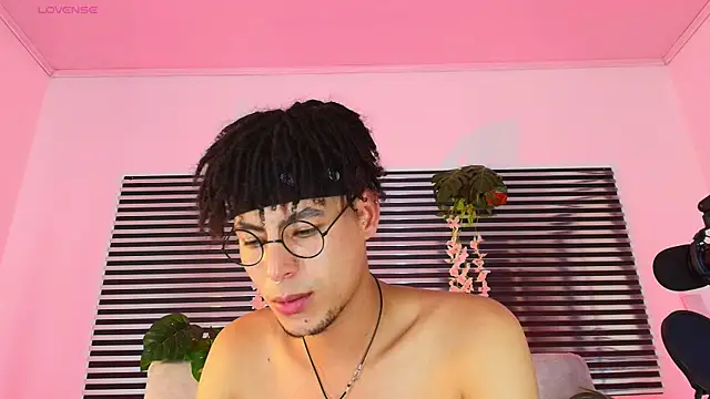 ThiiagoSaeenz online show from 06/06/26, 03:44