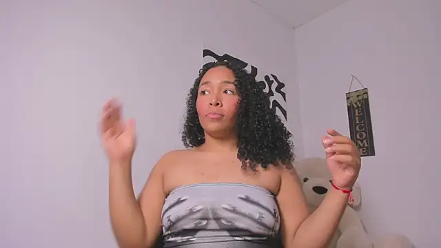 Nia13 online show from 04/11/26, 03:33