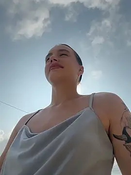 MiaTee online show from 04/04/26, 01:59