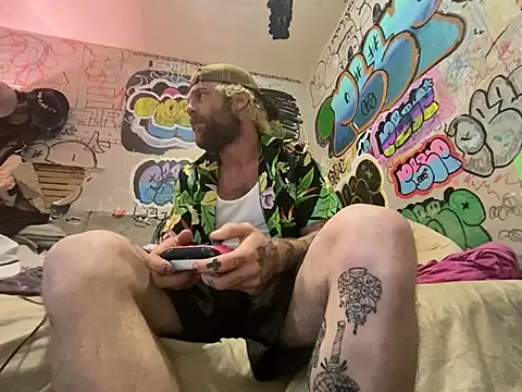 Snapshot of gothboiplzty chatting on 06/05/26, 12:39 gothboiplzty online show from 06/05/26, 12:39