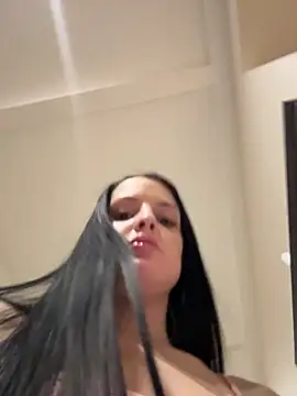 Evayra online show from 04/18/26, 04:55