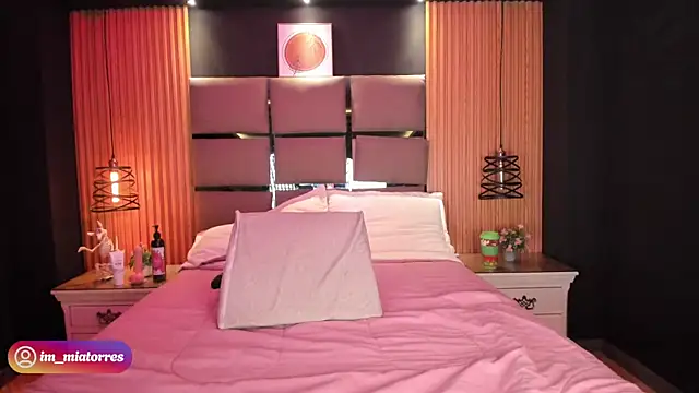 MiaTorres4 online show from 05/14/26, 12:45