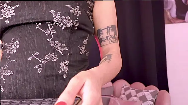 dakotacollins  online show from 04/13/26, 03:12