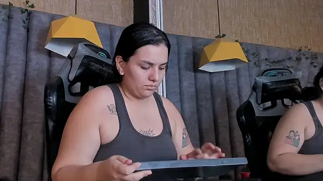 dafne and erick  online show from 08/10/26, 04:16