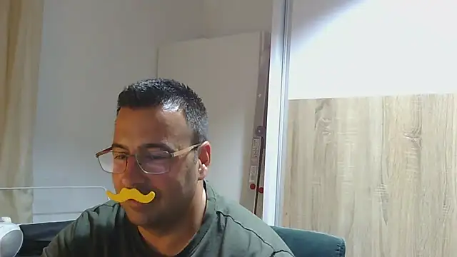 Snapshot of VanillaTime78-Jorge chatting on 05/14/26, 09:32 VanillaTime78-Jorge online show from 05/14/26, 09:32