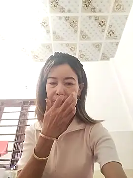 Sexy-ladyboobs69 online show from 02/02/26, 01:59