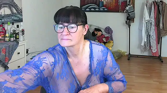 Sylly online show from 03/18/25, 09:52