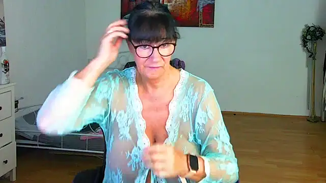 Sylly online show from 09/29/25, 06:40