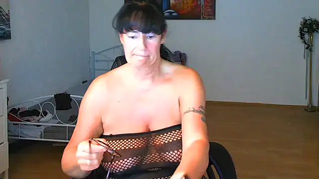 Snapshot of Sylly chatting on 07/20/26, 10:50 Sylly online show from 07/20/26, 10:50