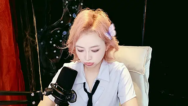 Lady-Mia777 online show from 02/03/26, 06:22