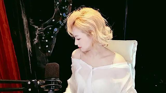 Lady-Mia777 online show from 02/08/26, 12:19