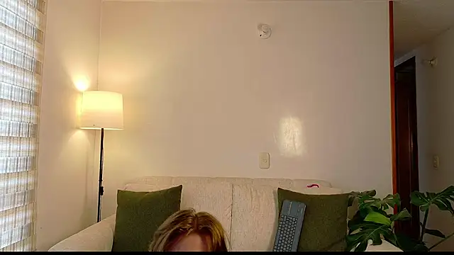 ivonnybonita   online show from 06/19/26, 04:22