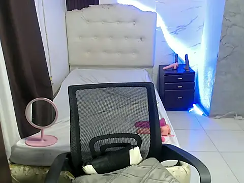 lady finger1234 online show from 02/04/26, 03:45