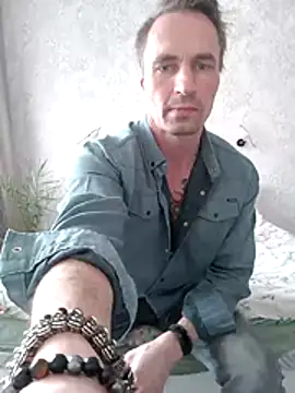 Snapshot of Wargunex chatting on 04/11/26, 04:11 Wargunex online show from 04/11/26, 04:11