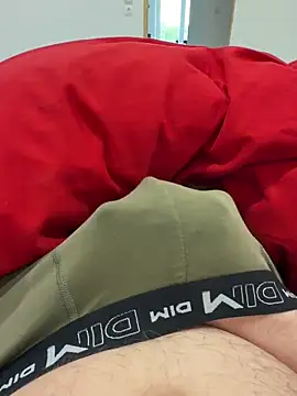 petitsexe52 online show from 03/06/26, 08:11