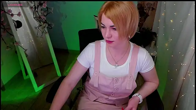 Snapshot of CuttieEmma chatting on 05/06/26, 07:35 CuttieEmma online show from 05/06/26, 07:35