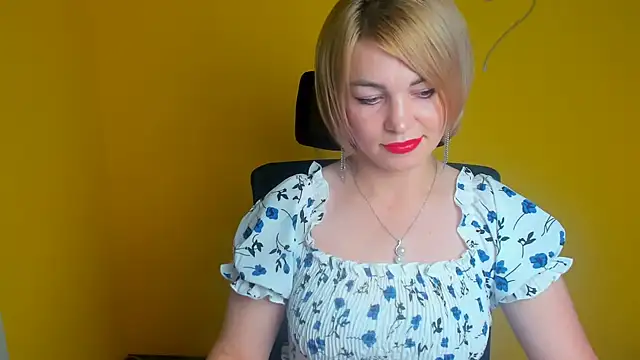 Snapshot of CuttieEmma chatting on 07/11/26, 11:57 CuttieEmma online show from 07/11/26, 11:57