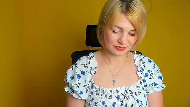 Snapshot of CuttieEmma chatting on 07/17/26, 05:58 CuttieEmma online show from 07/17/26, 05:58