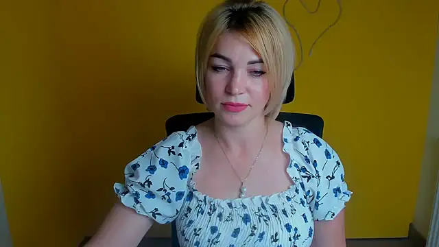 Snapshot of CuttieEmma chatting on 08/03/26, 11:37 CuttieEmma online show from 08/03/26, 11:37