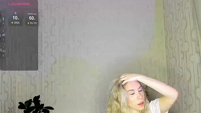 Snapshot of Elysia_kiss chatting on 02/15/26, 05:04 Elysia kiss online show from 02/15/26, 05:04