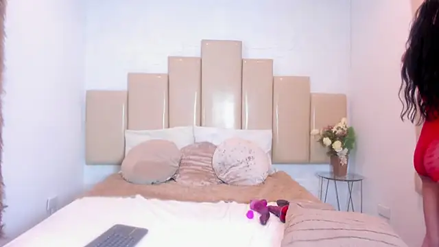 Lara pons online show from 04/18/26, 01:59