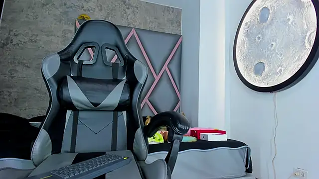 Emily-Queen03 online show from 02/19/26, 11:39