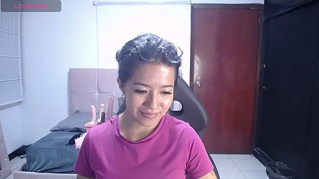 Snapshot of Lynn_turner chatting on 06/10/26, 01:10 Lynn turner online show from 06/10/26, 01:10
