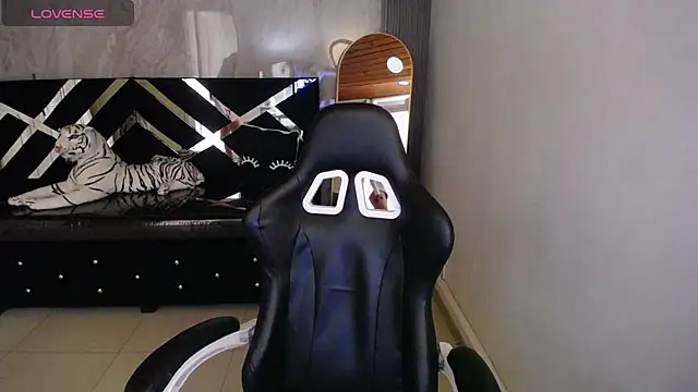 Isabellanoir a online show from 02/16/26, 01:07