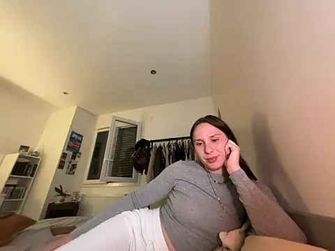 candyX  online show from 04/19/26, 07:38