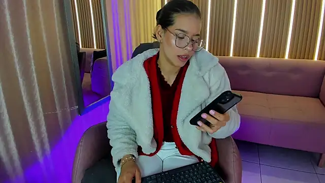 Snapshot of Luna_Millers chatting on 05/09/26, 04:17 Luna Millers online show from 05/09/26, 04:17
