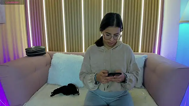 Snapshot of Luna_Millers chatting on 05/26/26, 04:08 Luna Millers online show from 05/26/26, 04:08