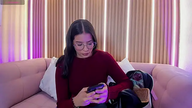 Snapshot of Luna_Millers chatting on 07/16/26, 04:29 Luna Millers online show from 07/16/26, 04:29