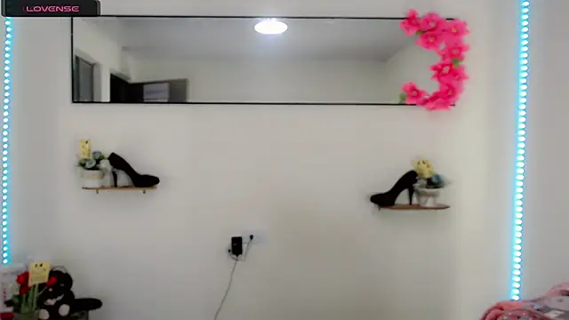 NathalialLooes online show from 04/18/26, 05:22