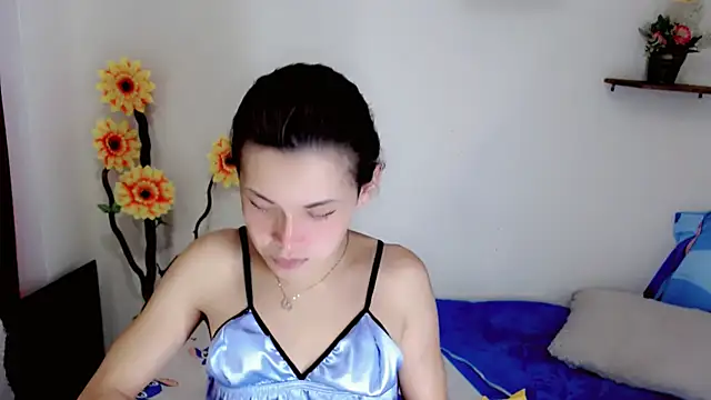 NathalialLooes online show from 06/19/26, 08:23